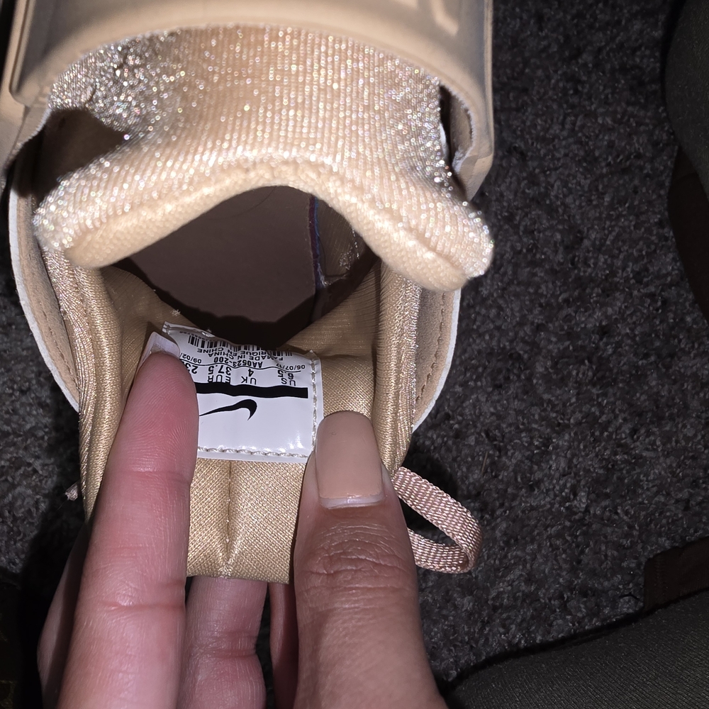 Nike Air Huarache Run
Rose Gold